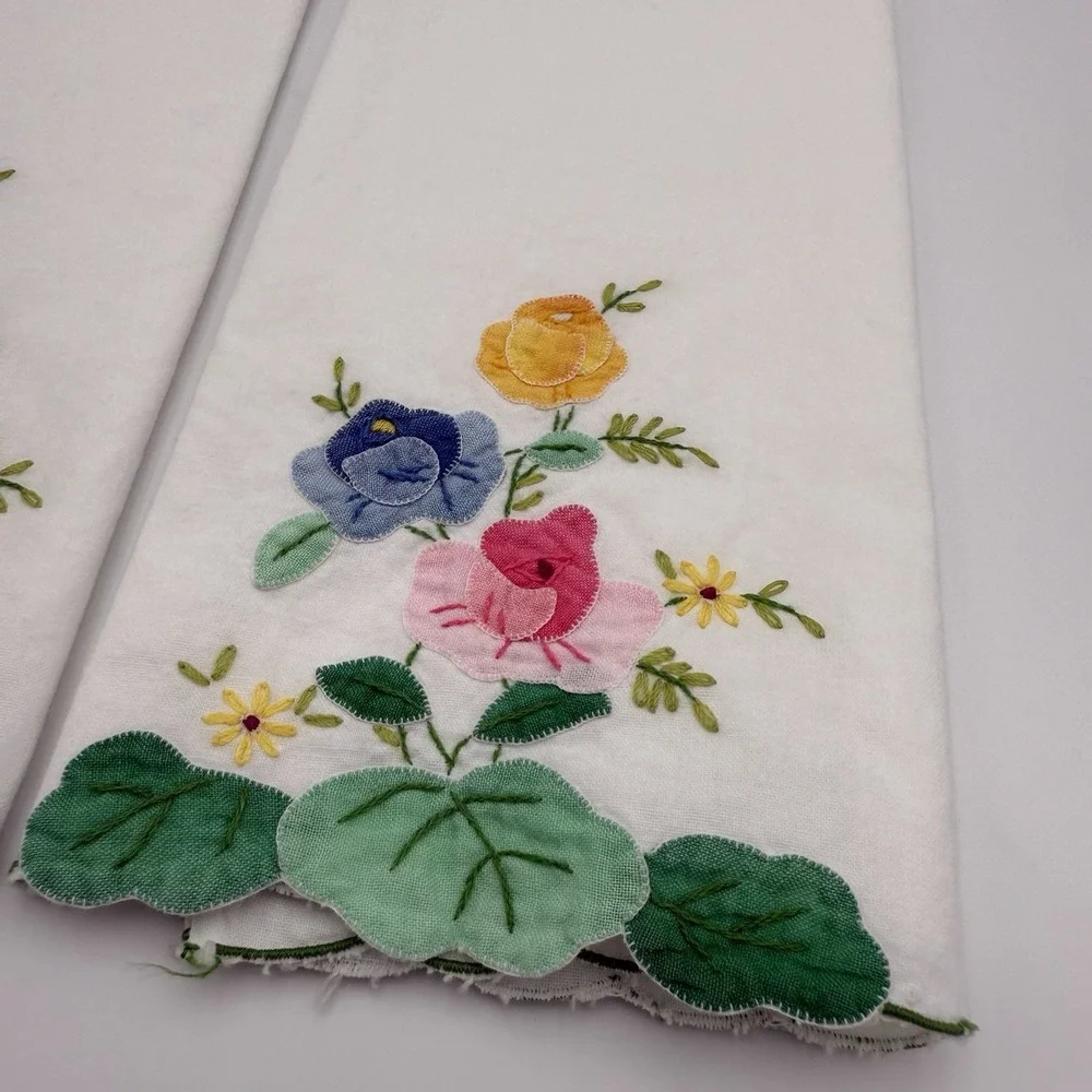 Set of 2 Vintage Cotton Tea Towels‎ White Multicolor Hand Embroidered Florals